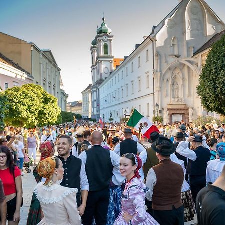 Korona Apartman Szekesfehervar Luaran gambar