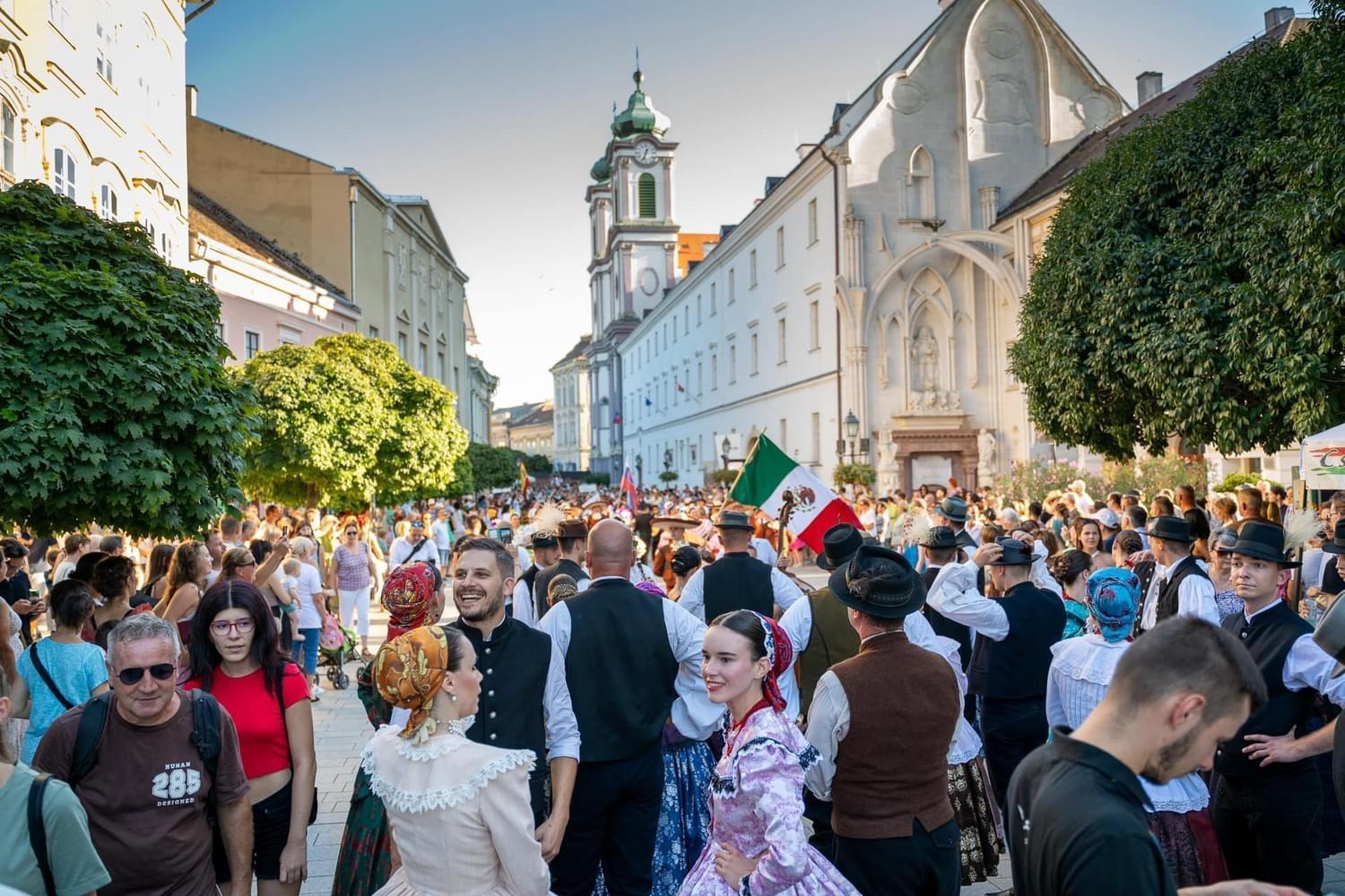 Korona Apartman Szekesfehervar Luaran gambar