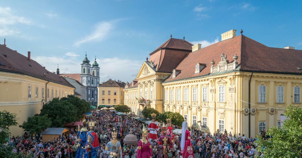 Korona Apartman Szekesfehervar Luaran gambar